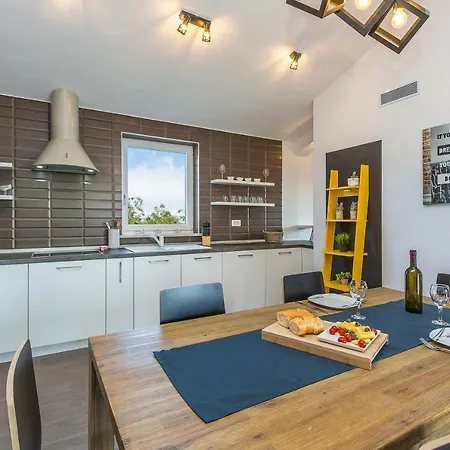 Luka's House *